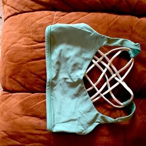 Lululemon free to be wild top sz 4